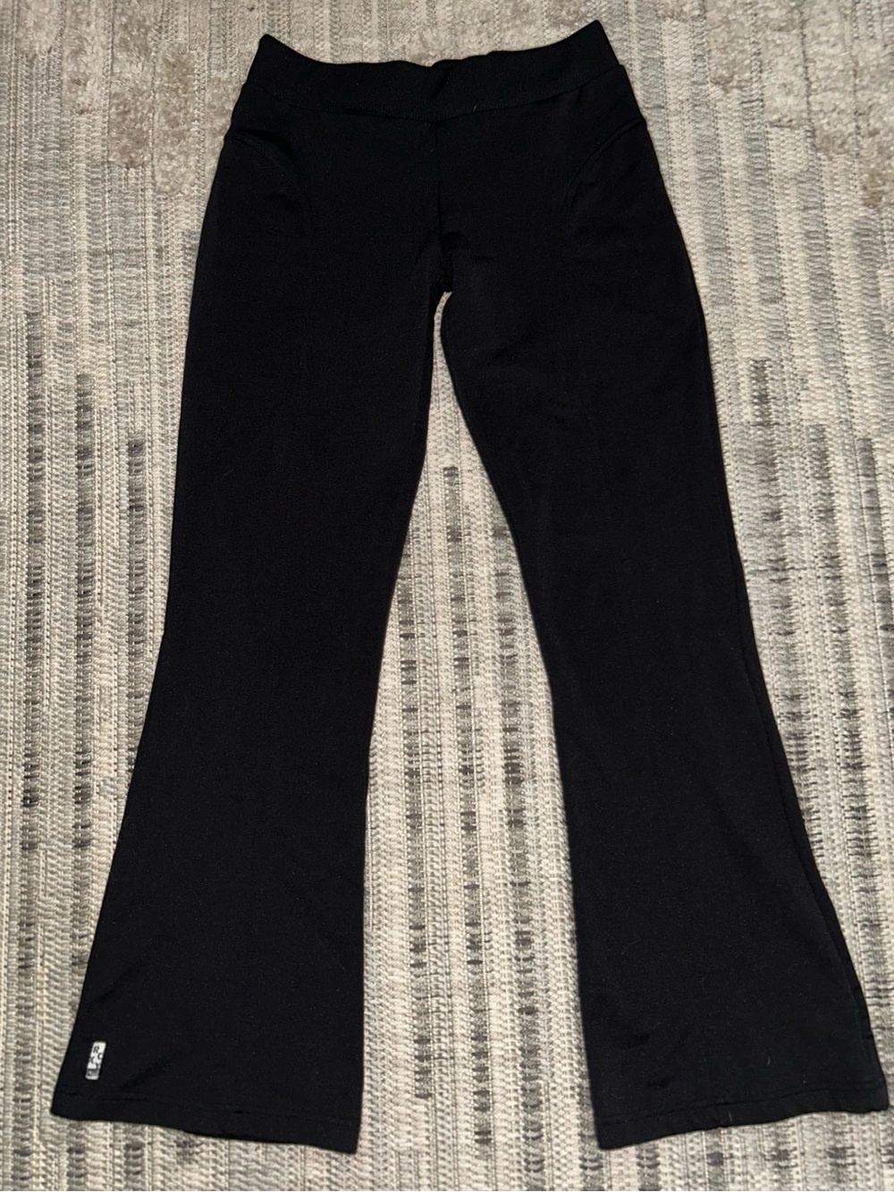 Roxy Flare Low Rise Black Pants. Size medium tall (inseam 32”) no pockets